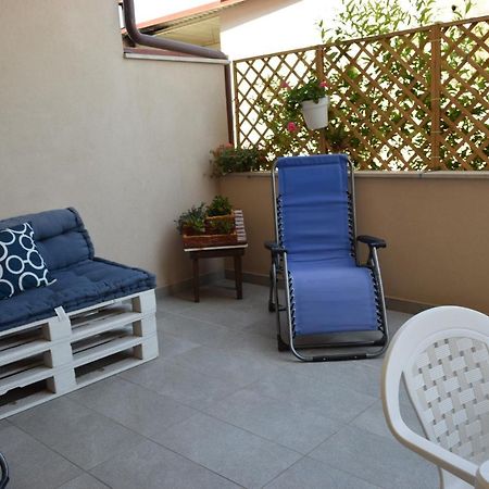 Casa Vacanze Lombardo ซานตาเทเรซา ดี รีวา ภายนอก รูปภาพ
