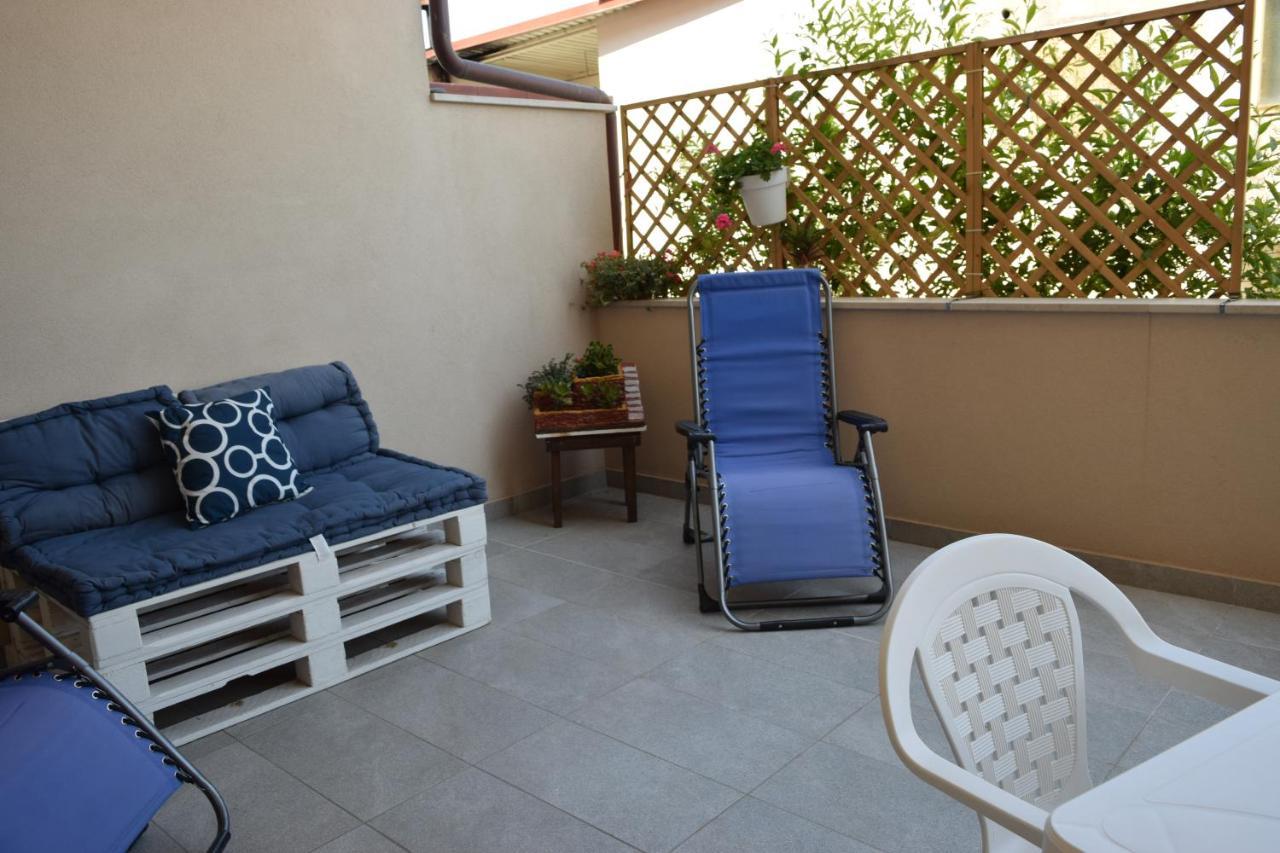 Casa Vacanze Lombardo ซานตาเทเรซา ดี รีวา ภายนอก รูปภาพ