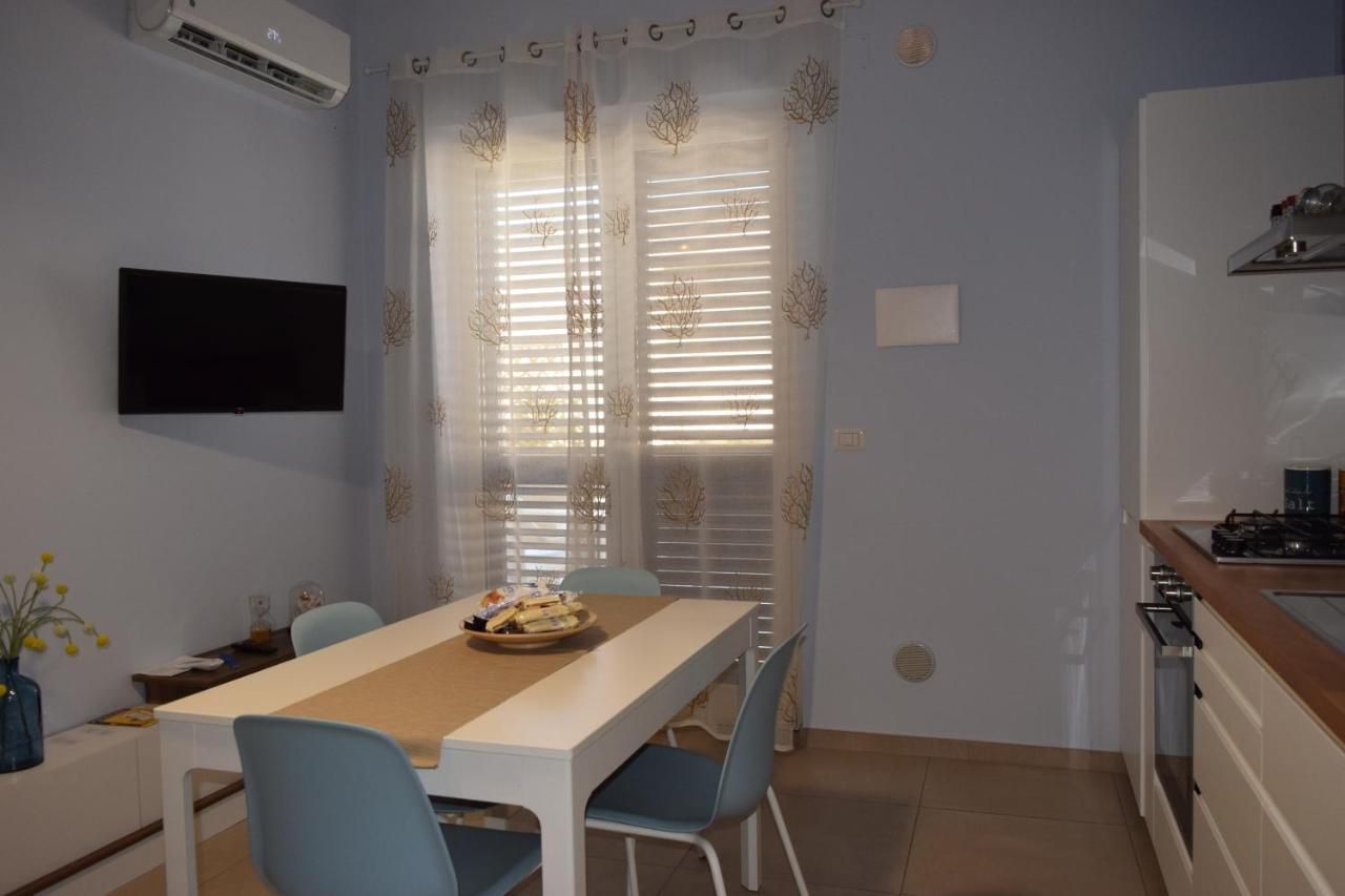 Casa Vacanze Lombardo ซานตาเทเรซา ดี รีวา ภายนอก รูปภาพ