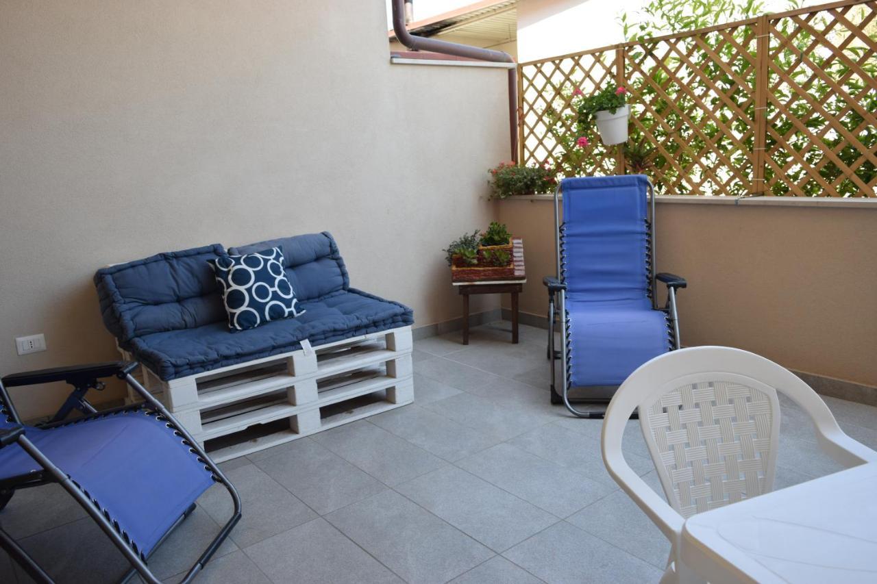 Casa Vacanze Lombardo ซานตาเทเรซา ดี รีวา ภายนอก รูปภาพ