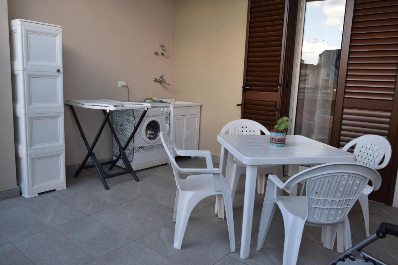 Casa Vacanze Lombardo ซานตาเทเรซา ดี รีวา ภายนอก รูปภาพ