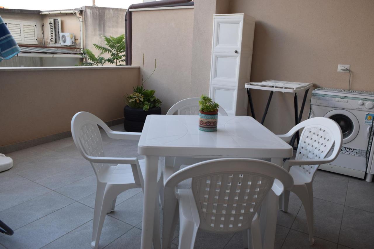 Casa Vacanze Lombardo ซานตาเทเรซา ดี รีวา ภายนอก รูปภาพ