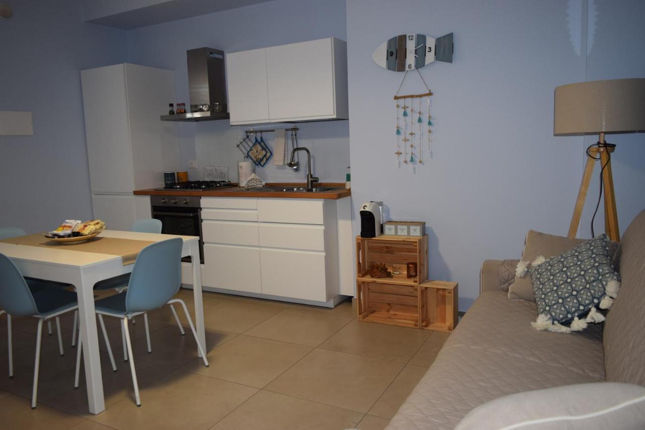 Casa Vacanze Lombardo ซานตาเทเรซา ดี รีวา ภายนอก รูปภาพ