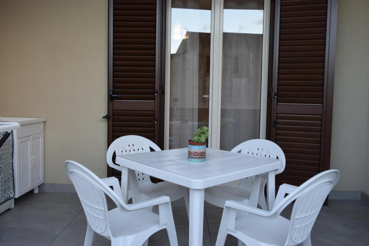 Casa Vacanze Lombardo ซานตาเทเรซา ดี รีวา ภายนอก รูปภาพ