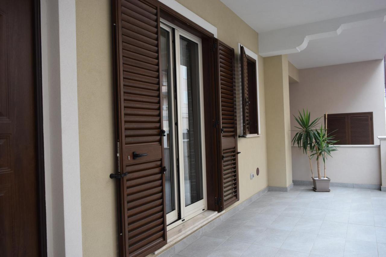 Casa Vacanze Lombardo ซานตาเทเรซา ดี รีวา ภายนอก รูปภาพ
