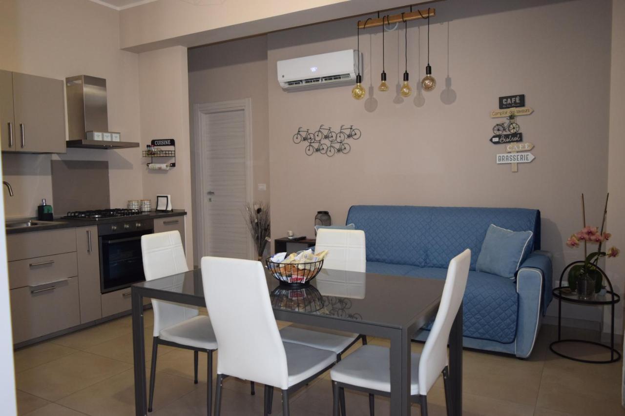 Casa Vacanze Lombardo ซานตาเทเรซา ดี รีวา ภายนอก รูปภาพ