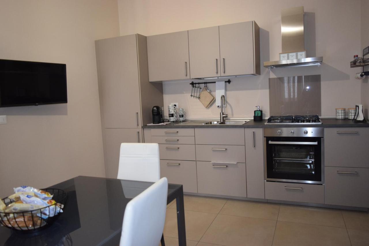 Casa Vacanze Lombardo ซานตาเทเรซา ดี รีวา ภายนอก รูปภาพ