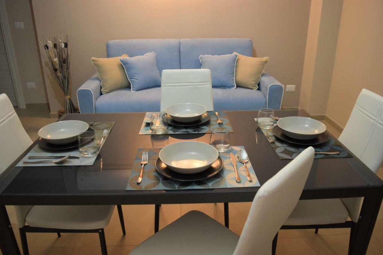 Casa Vacanze Lombardo ซานตาเทเรซา ดี รีวา ภายนอก รูปภาพ