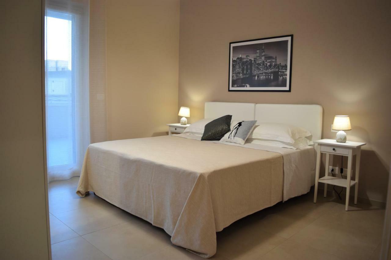 Casa Vacanze Lombardo ซานตาเทเรซา ดี รีวา ภายนอก รูปภาพ