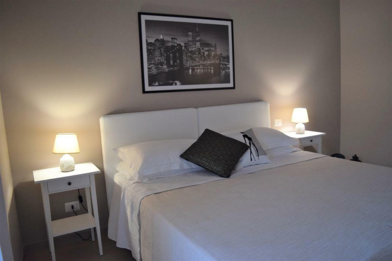 Casa Vacanze Lombardo ซานตาเทเรซา ดี รีวา ภายนอก รูปภาพ