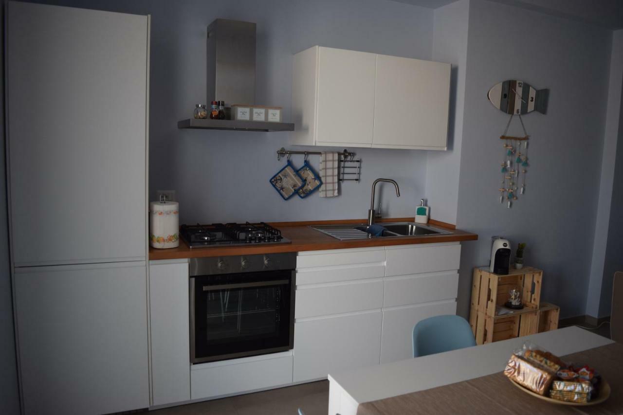 Casa Vacanze Lombardo ซานตาเทเรซา ดี รีวา ภายนอก รูปภาพ