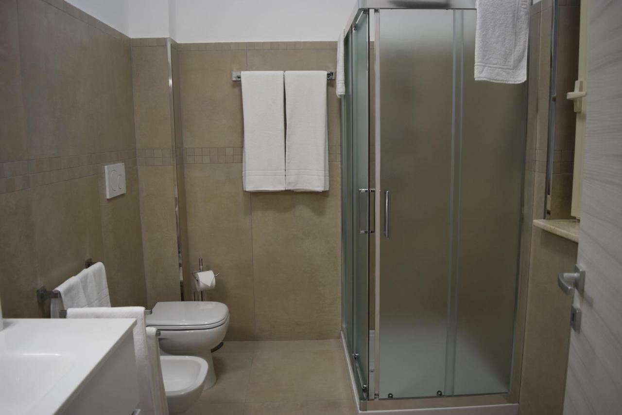 Casa Vacanze Lombardo ซานตาเทเรซา ดี รีวา ภายนอก รูปภาพ