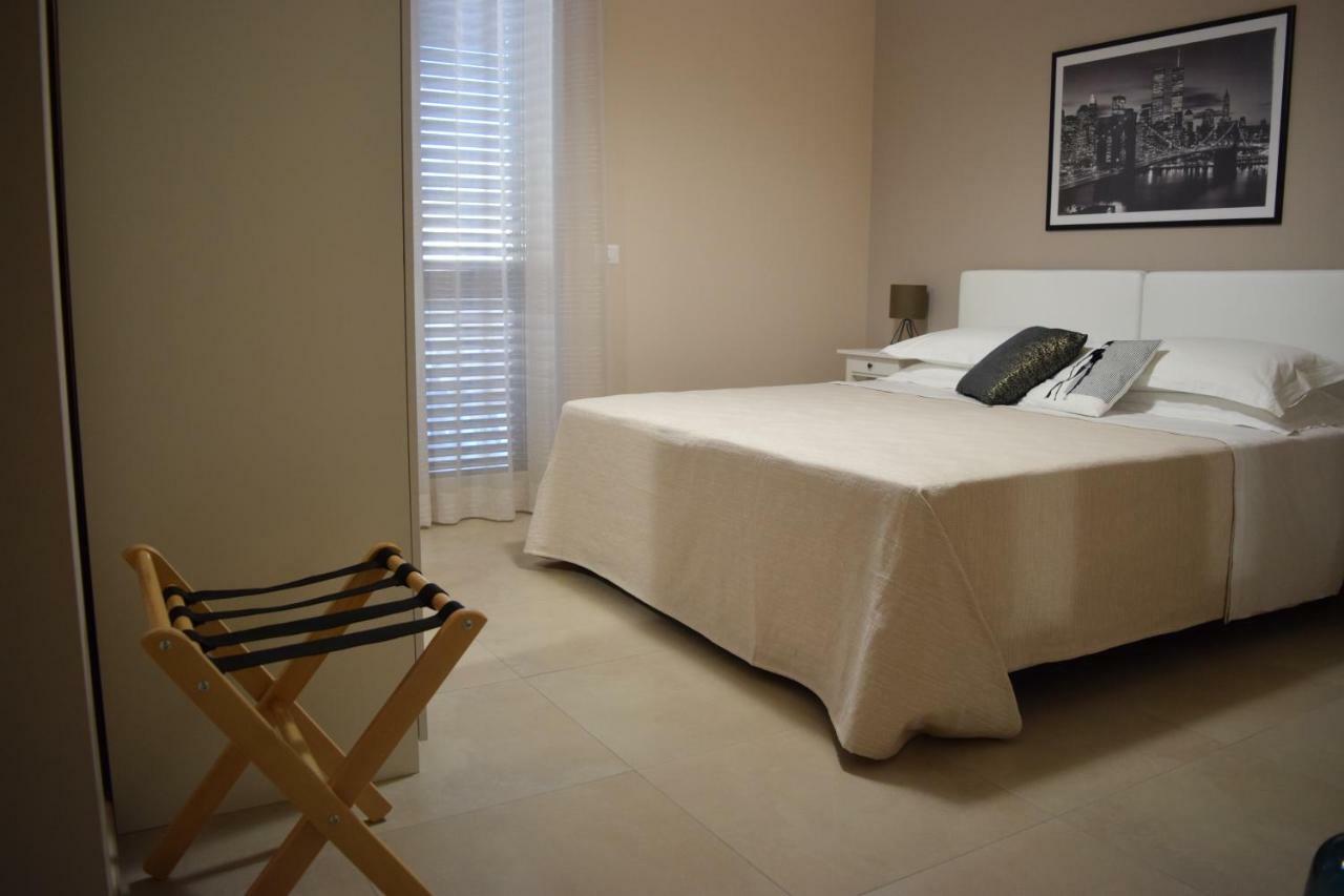 Casa Vacanze Lombardo ซานตาเทเรซา ดี รีวา ภายนอก รูปภาพ