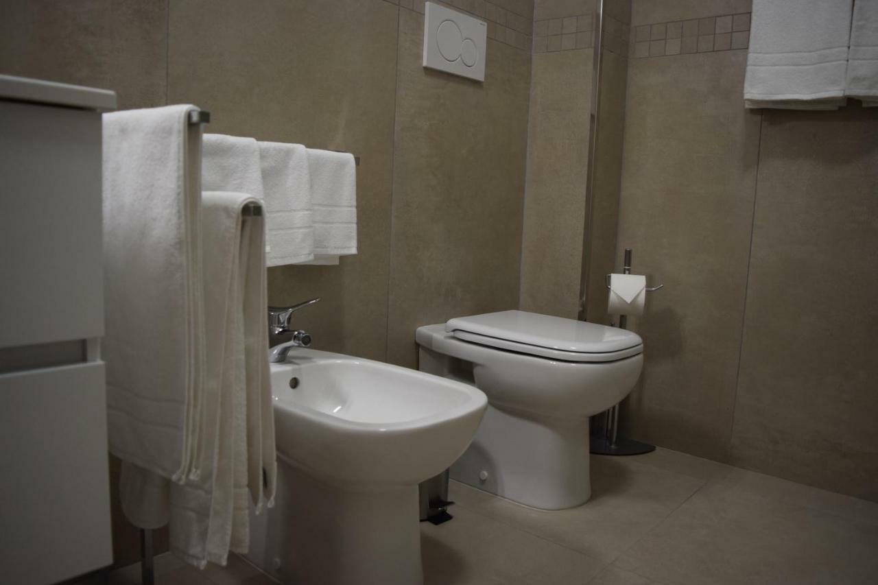Casa Vacanze Lombardo ซานตาเทเรซา ดี รีวา ภายนอก รูปภาพ